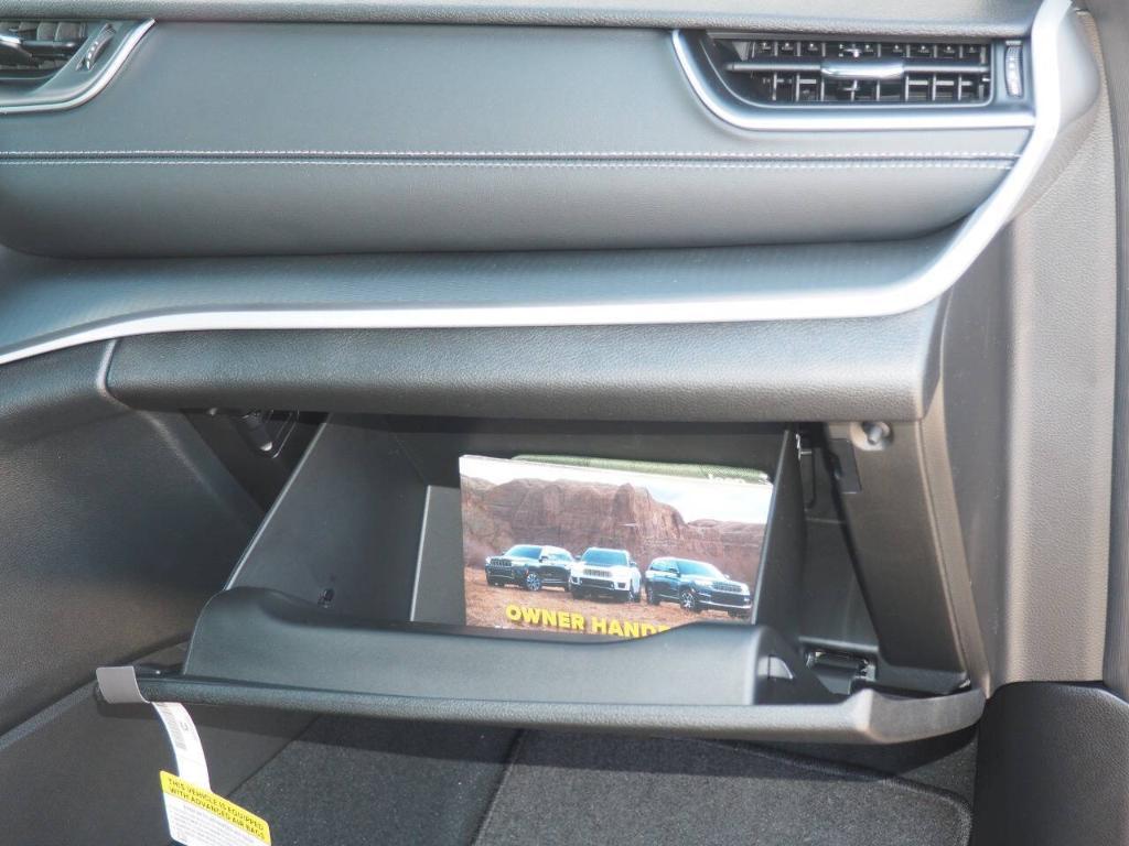 new 2025 Jeep Grand Cherokee car, priced at $43,980