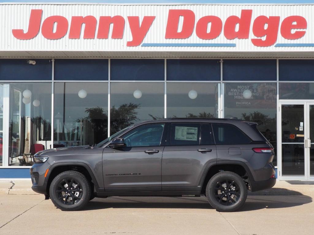 new 2025 Jeep Grand Cherokee car, priced at $43,980