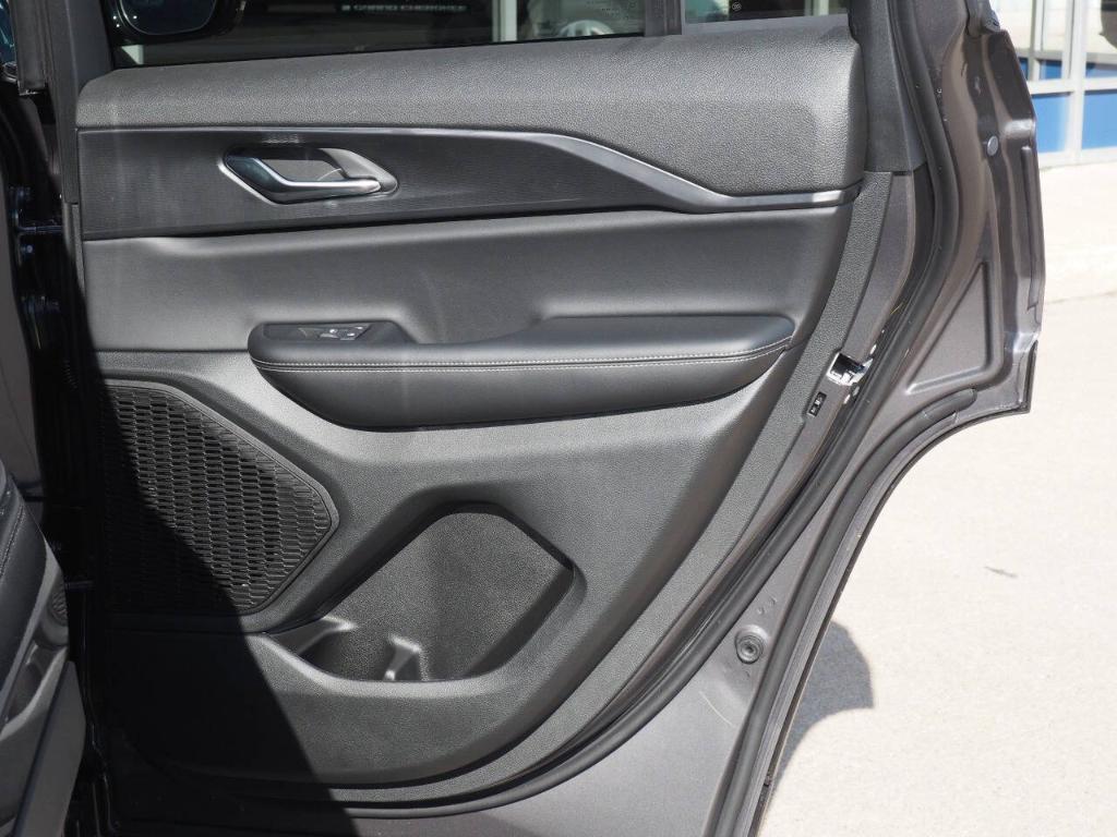 new 2025 Jeep Grand Cherokee car, priced at $43,980