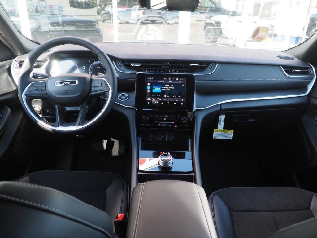 new 2025 Jeep Grand Cherokee car, priced at $43,980