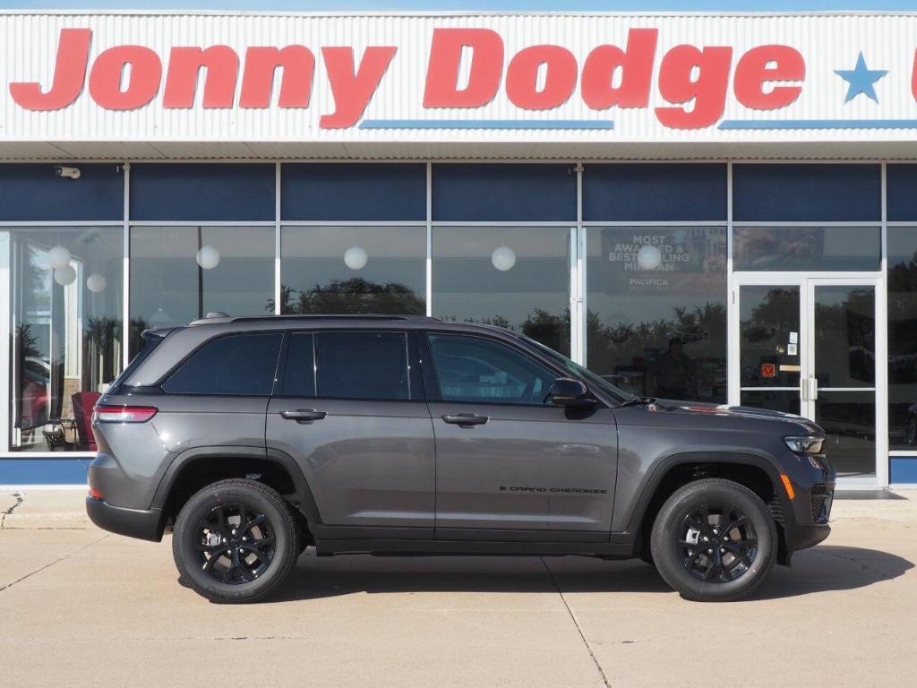 new 2025 Jeep Grand Cherokee car, priced at $43,980