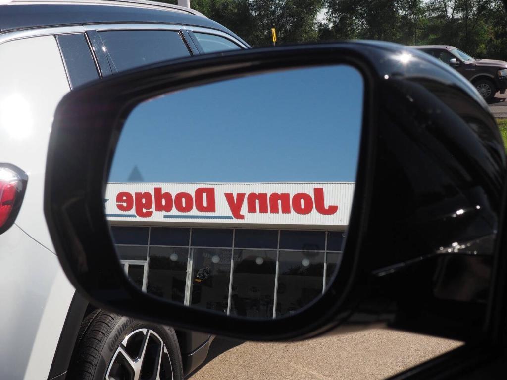 new 2025 Jeep Grand Cherokee car, priced at $43,980