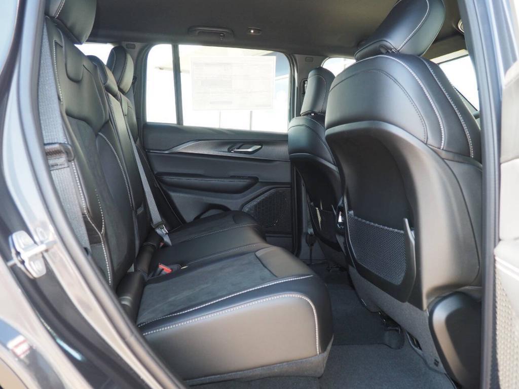 new 2025 Jeep Grand Cherokee car, priced at $43,980