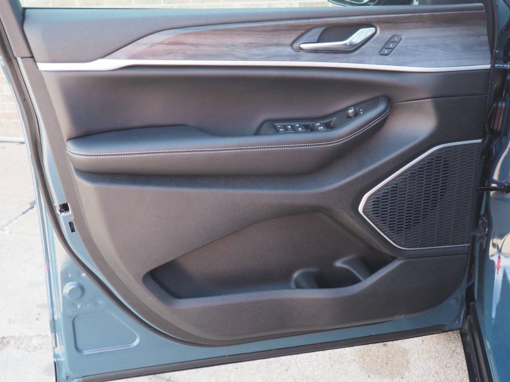 new 2026 Jeep Grand Cherokee L car, priced at $50,335