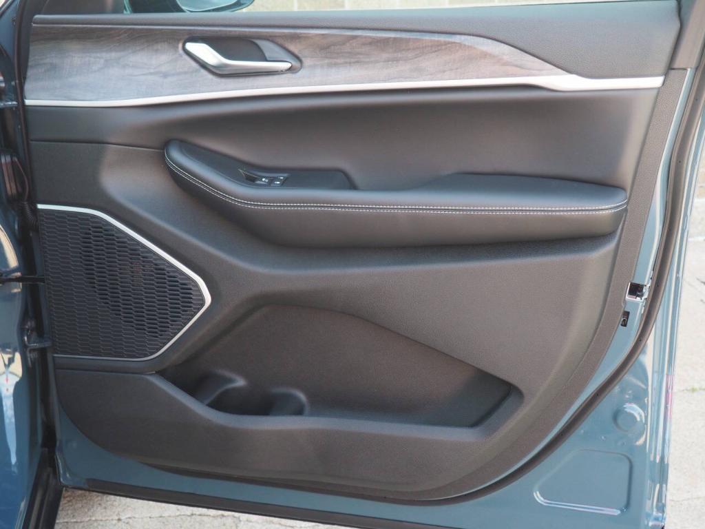 new 2026 Jeep Grand Cherokee L car, priced at $50,335