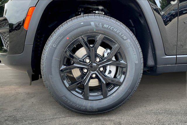 new 2025 Jeep Grand Cherokee car, priced at $44,233
