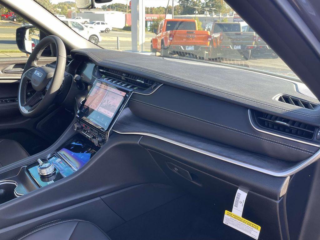 new 2025 Jeep Grand Cherokee L car, priced at $41,000