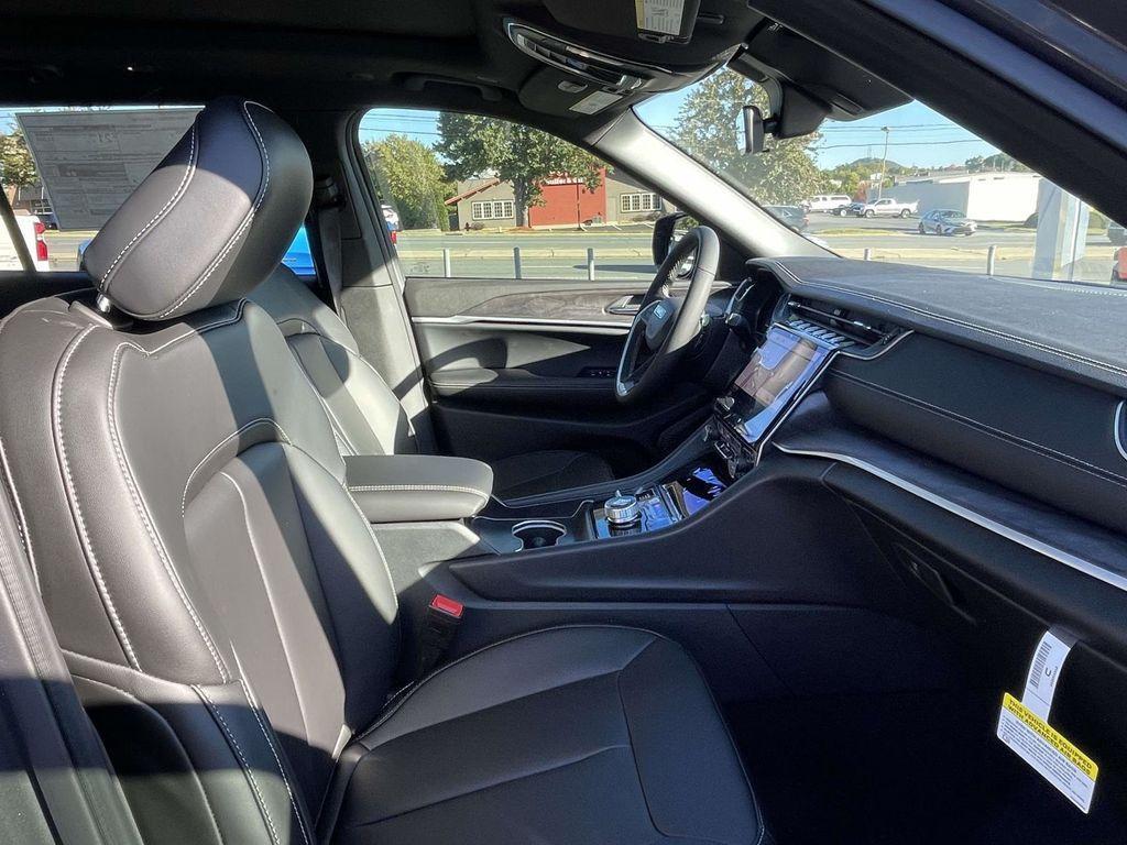 new 2025 Jeep Grand Cherokee L car, priced at $41,000