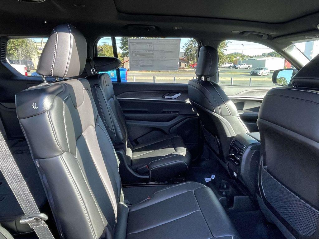 new 2025 Jeep Grand Cherokee L car, priced at $41,000