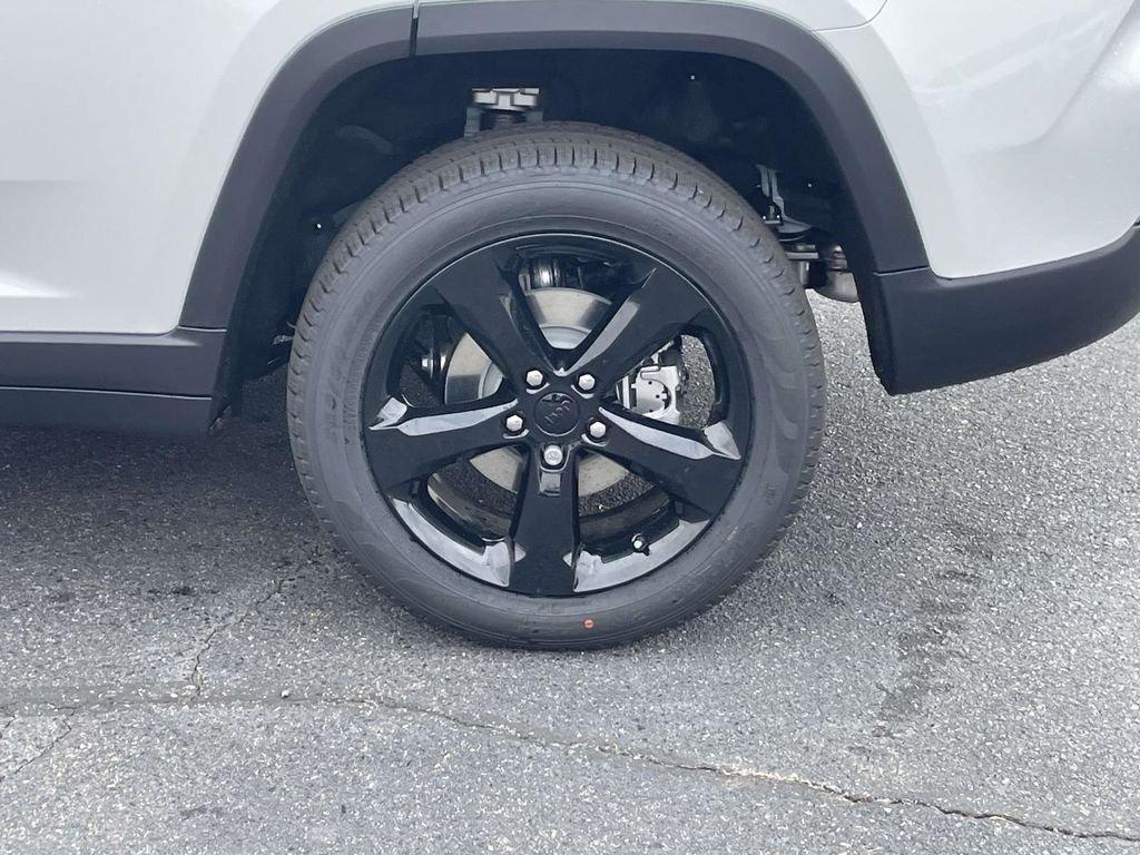 new 2025 Jeep Grand Cherokee car, priced at $44,000