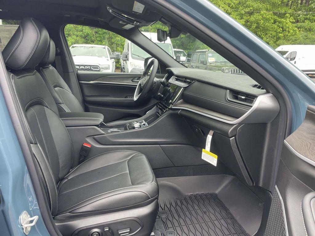 new 2026 Jeep Grand Cherokee car, priced at $47,500