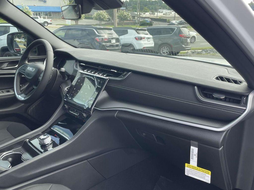 new 2025 Jeep Grand Cherokee L car, priced at $33,500