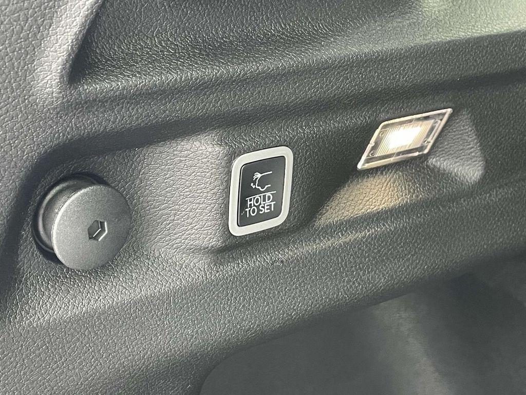 new 2025 Jeep Grand Cherokee car, priced at $36,000