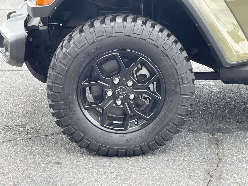 new 2025 Jeep Gladiator car, priced at $50,575