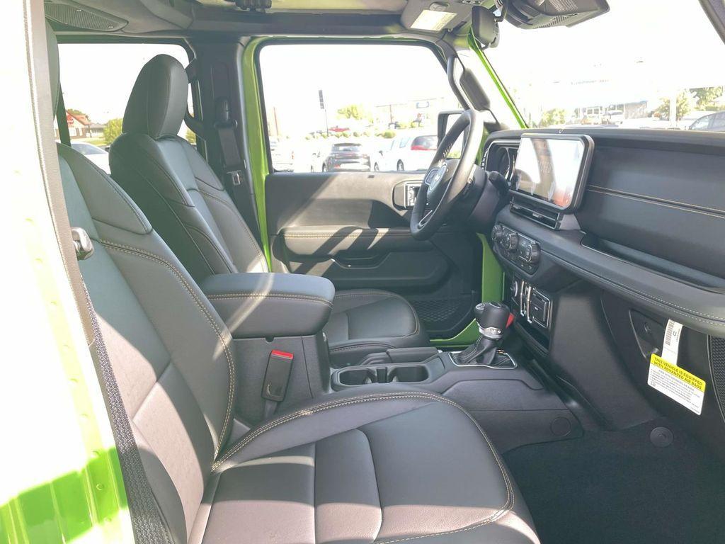 new 2025 Jeep Gladiator car, priced at $37,000