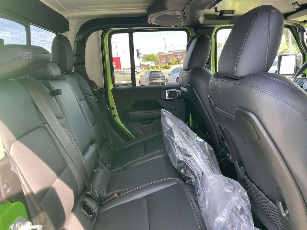 new 2025 Jeep Gladiator car, priced at $37,000