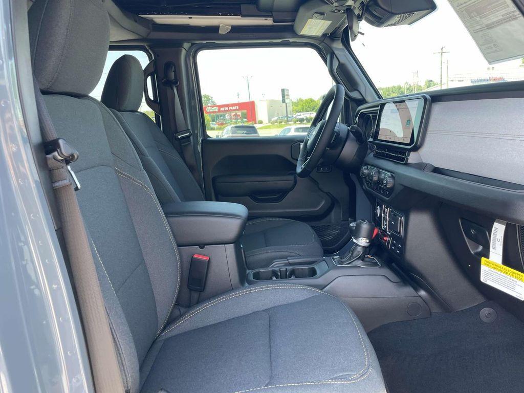 new 2025 Jeep Wrangler car, priced at $67,098