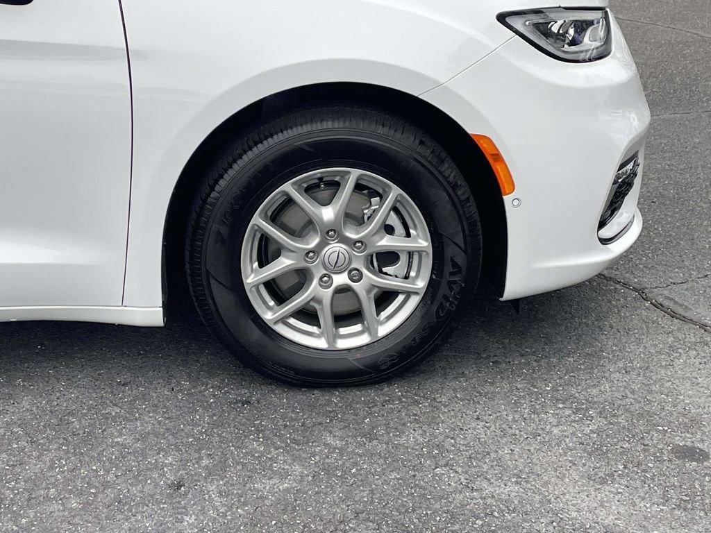 new 2026 Chrysler Pacifica car, priced at $44,160