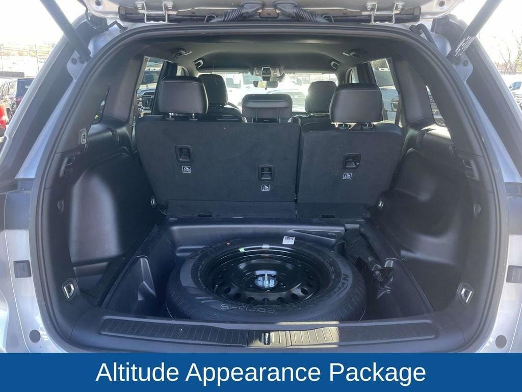 used 2025 Jeep Grand Cherokee car, priced at $34,598