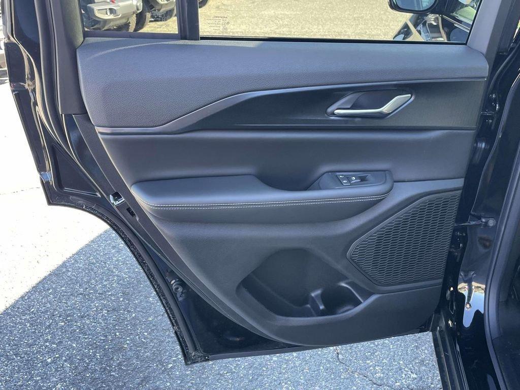 new 2025 Jeep Grand Cherokee car, priced at $35,500