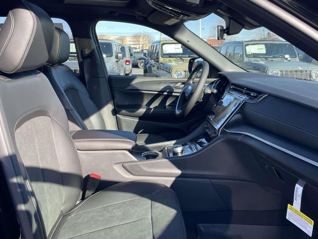 new 2025 Jeep Grand Cherokee car, priced at $35,500