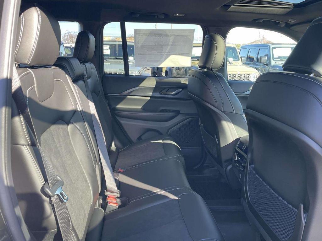 new 2025 Jeep Grand Cherokee car, priced at $35,500