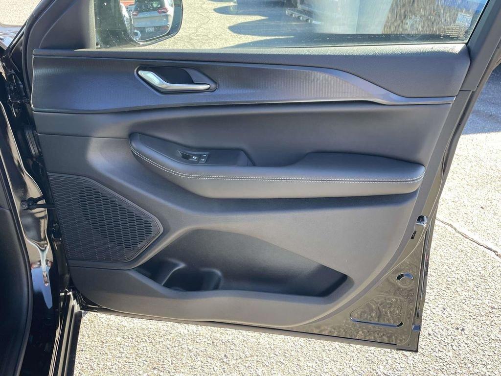 new 2025 Jeep Grand Cherokee car, priced at $35,500