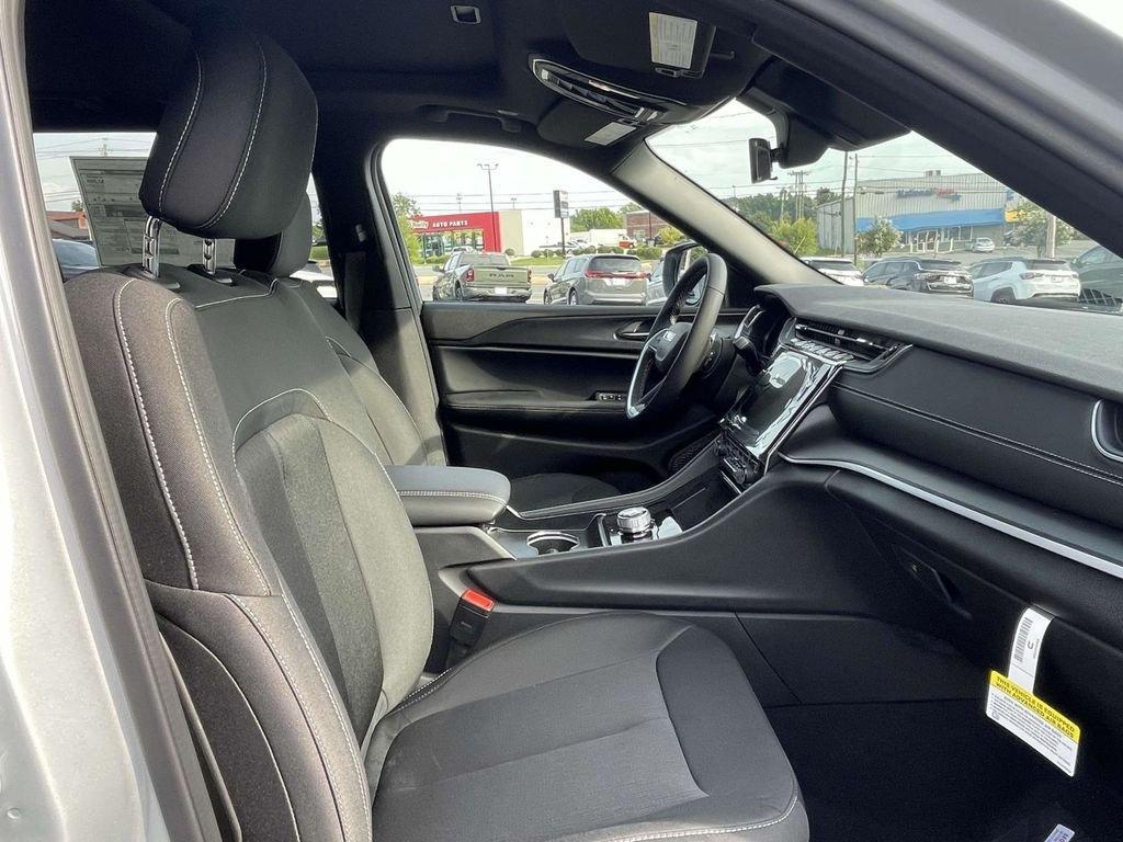 new 2025 Jeep Grand Cherokee L car, priced at $33,750