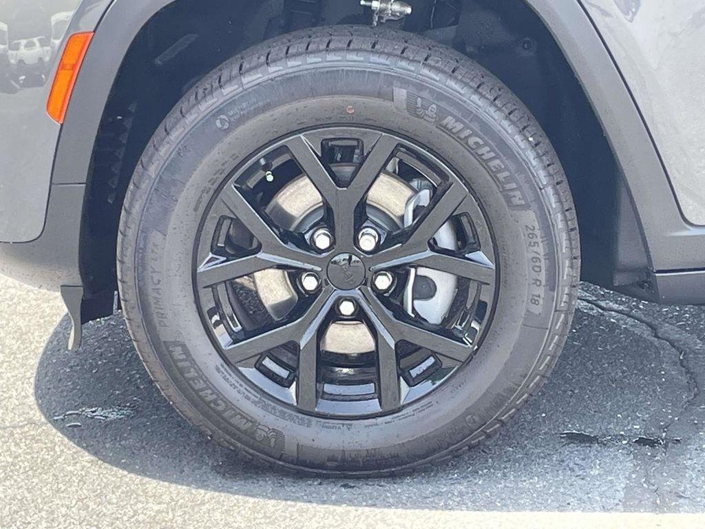 new 2026 Jeep Grand Cherokee car, priced at $43,000