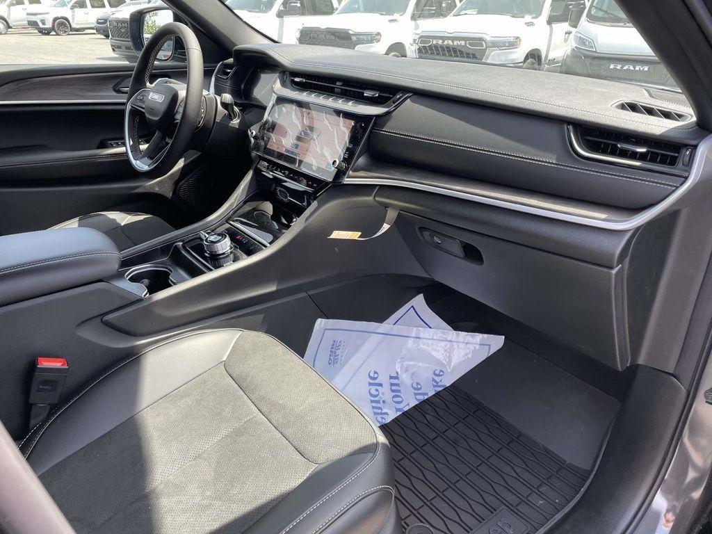 new 2026 Jeep Grand Cherokee car, priced at $43,000