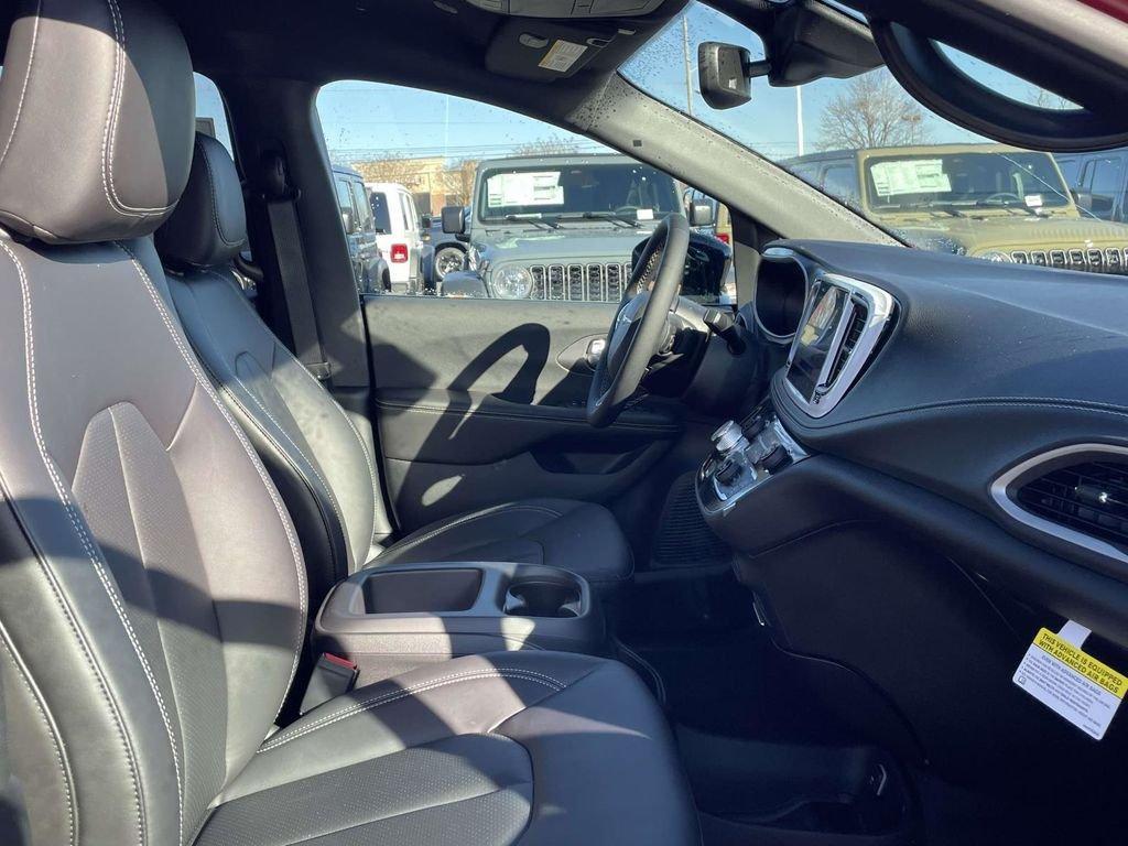 new 2026 Chrysler Pacifica car, priced at $44,655