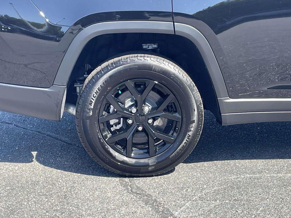 new 2025 Jeep Grand Cherokee L car, priced at $37,500