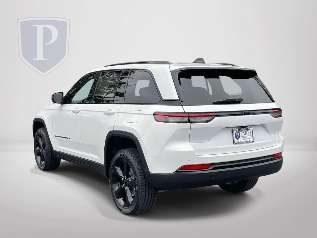 new 2025 Jeep Grand Cherokee car, priced at $38,500