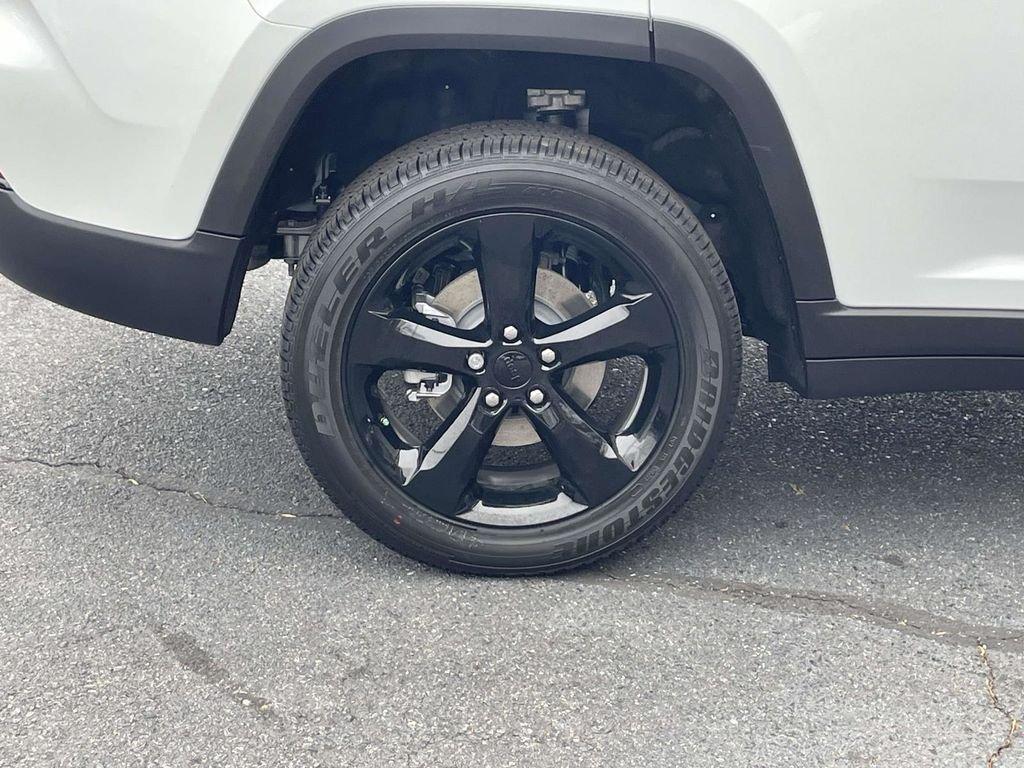 new 2025 Jeep Grand Cherokee car, priced at $37,130