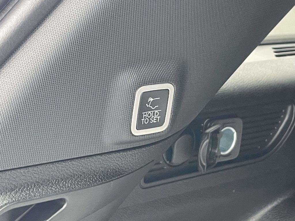 new 2025 Jeep Grand Cherokee car, priced at $37,130