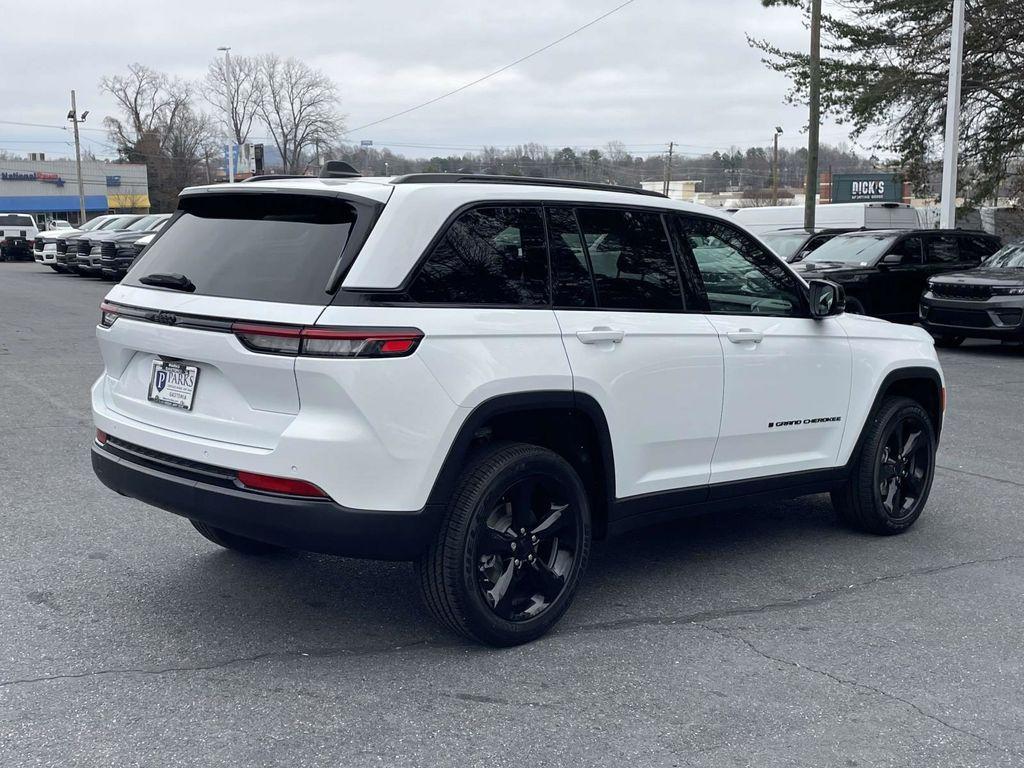 new 2025 Jeep Grand Cherokee car, priced at $38,500