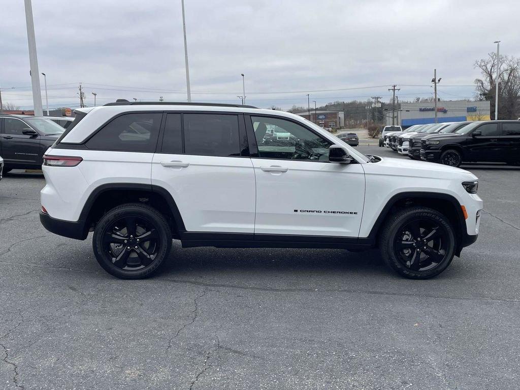 new 2025 Jeep Grand Cherokee car, priced at $37,130