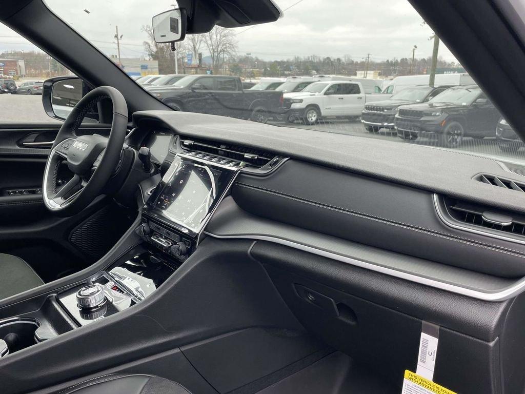 new 2025 Jeep Grand Cherokee car, priced at $37,130