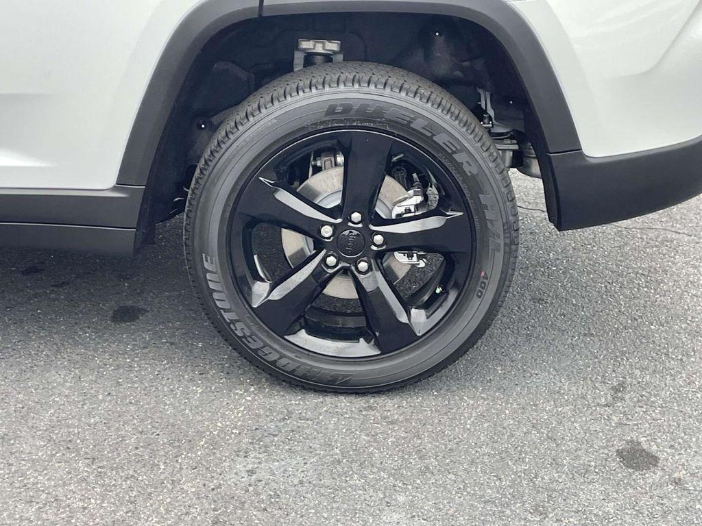 new 2025 Jeep Grand Cherokee car, priced at $38,500