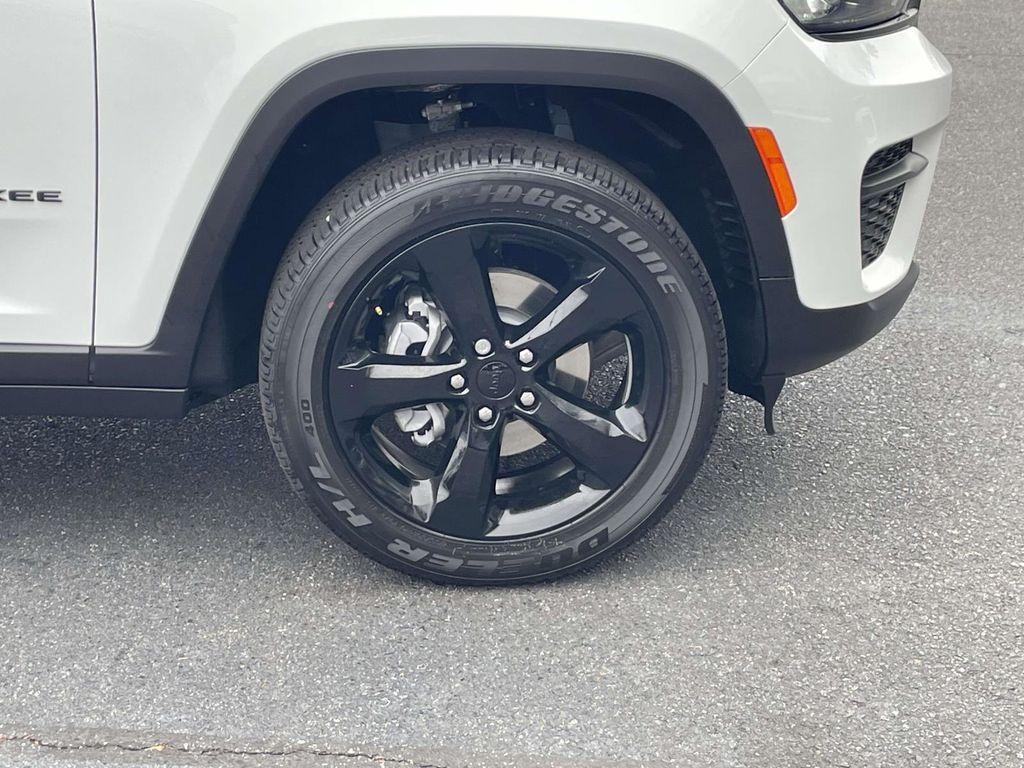 new 2025 Jeep Grand Cherokee car, priced at $38,500
