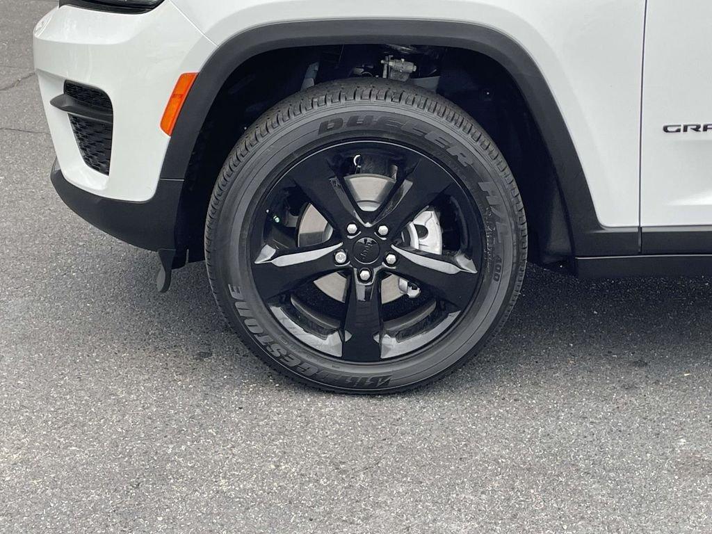 new 2025 Jeep Grand Cherokee car, priced at $37,130