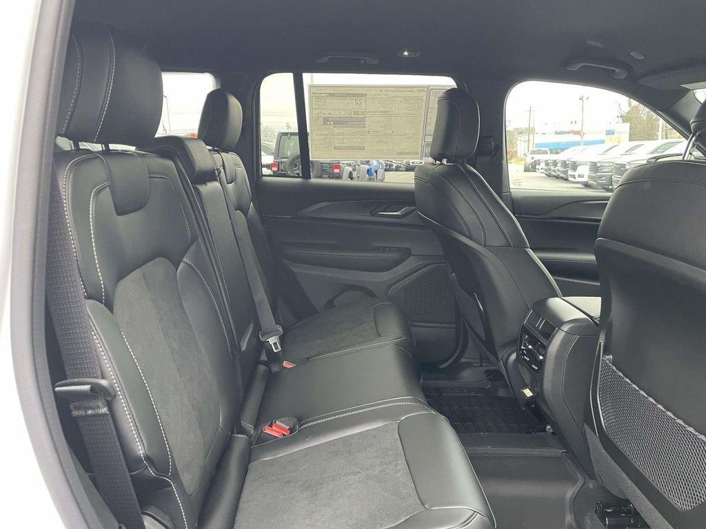 new 2025 Jeep Grand Cherokee car, priced at $37,130