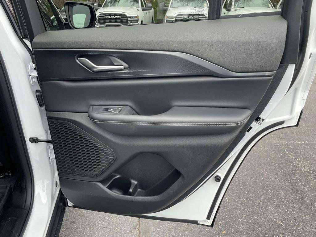 new 2025 Jeep Grand Cherokee car, priced at $37,130