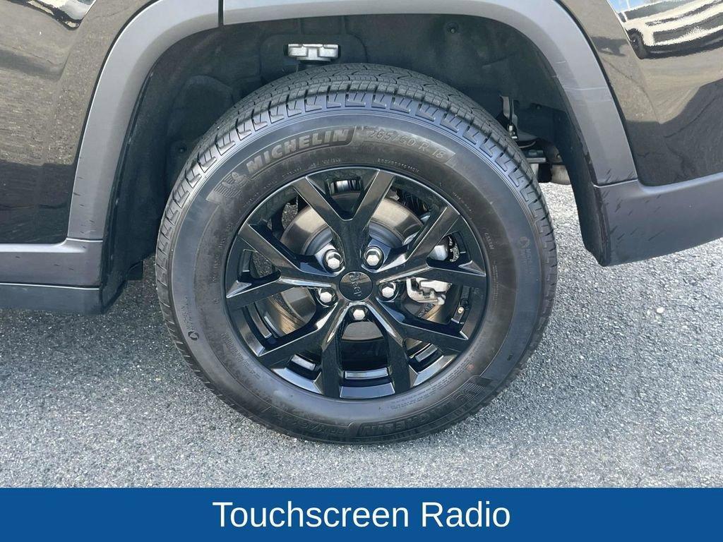 used 2025 Jeep Grand Cherokee car, priced at $31,998