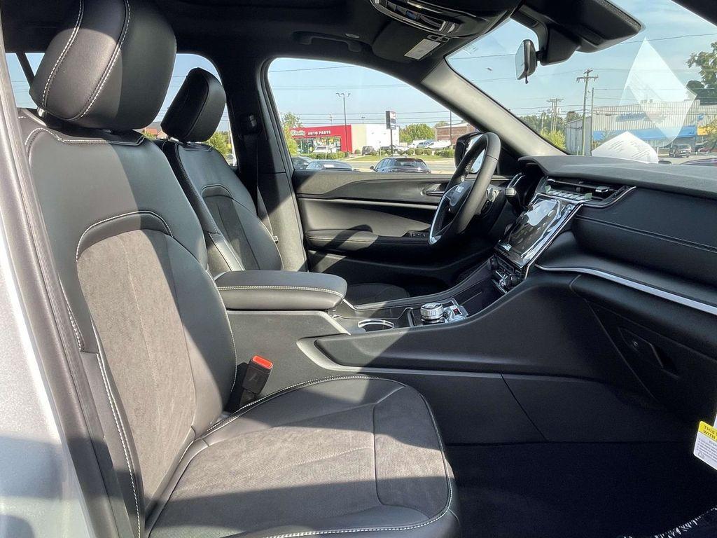 new 2025 Jeep Grand Cherokee L car, priced at $41,875