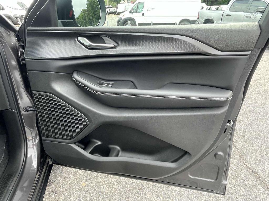 new 2025 Jeep Grand Cherokee L car, priced at $35,495