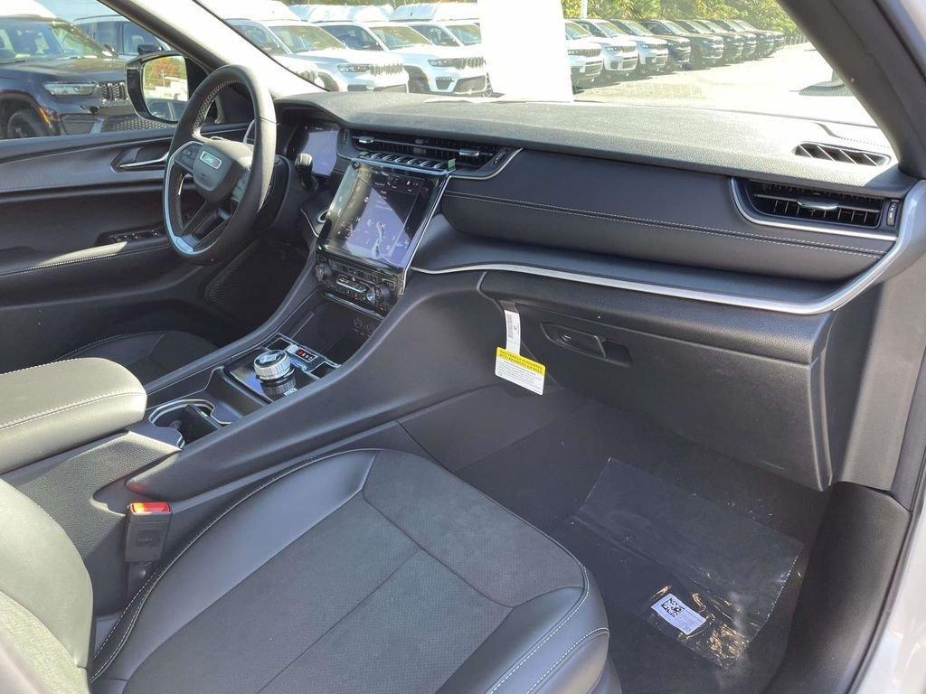 new 2025 Jeep Grand Cherokee car, priced at $36,000