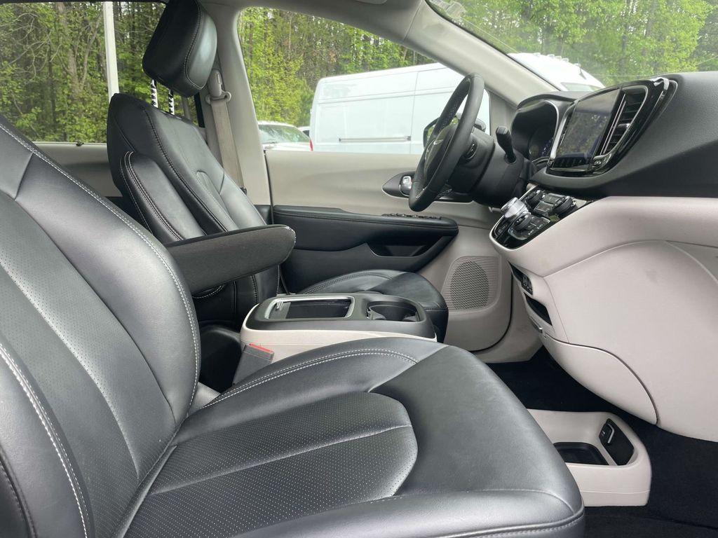 used 2024 Chrysler Pacifica car, priced at $28,250