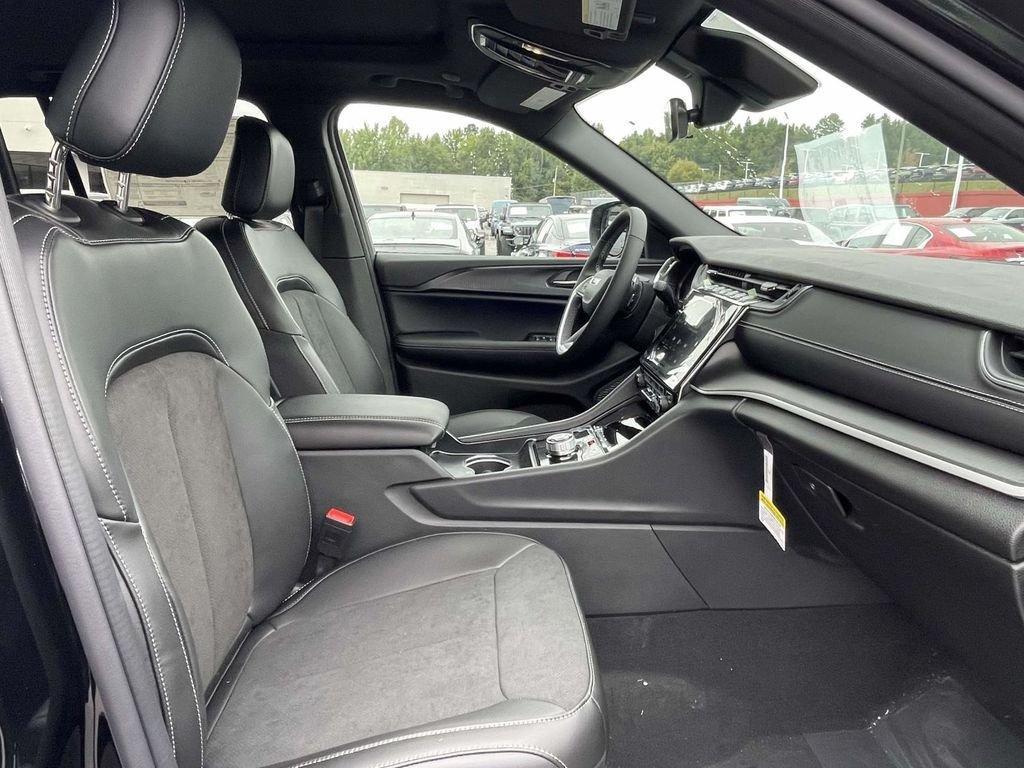 new 2025 Jeep Grand Cherokee car, priced at $35,250