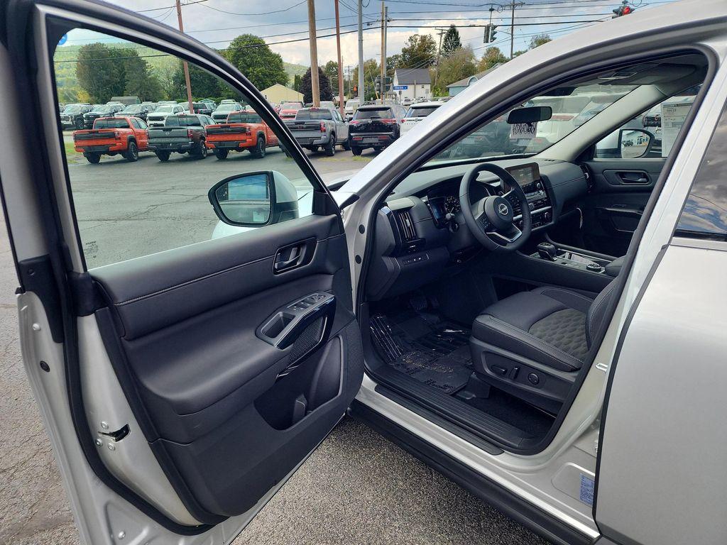 new 2025 Nissan Pathfinder car, priced at $42,365